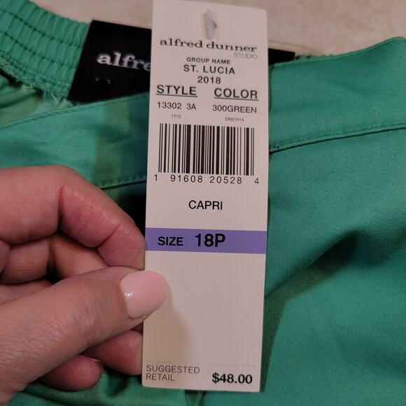 Lot of 2 Alfred Dunner Studio Capri Pants 18P Classic Fit Green Tan New With Tag - Picture 3 of 16